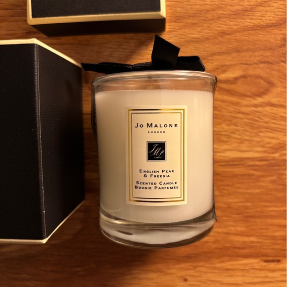 Jo Malone London English Pear & Freesia Scented Candle ~Travel size - Picture 3 of 9